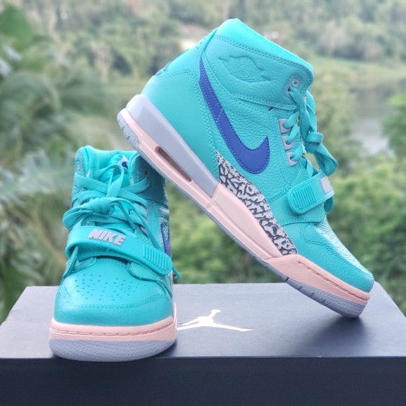 Jordan Legacy 312 Fly (GS) - Picture 2 of 4